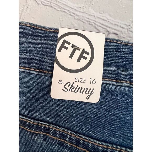 FTF Fashion To Figure Women's 16 Glitter Stripe Skinny Jeans Dark Wash New - Picture 6 of 6